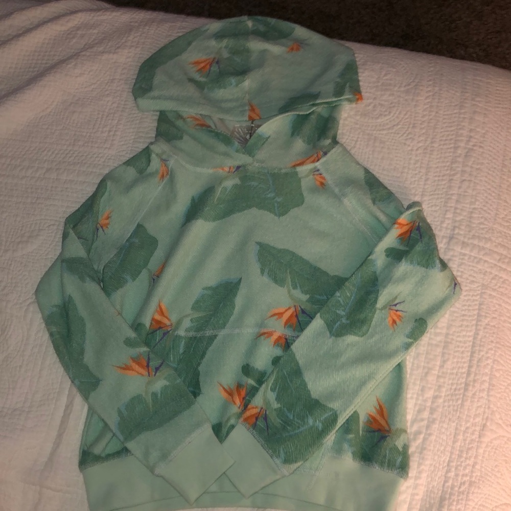 Short hippie pull over. Super light and cute!